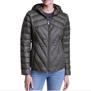 Bcbgeneration Jackets \u0026 Coats | Bcbgeneration Charcoal Gray Ultra Lightweight Packable Down Jacket | Color: Black/Gray | Size: S | Kitschynikki's